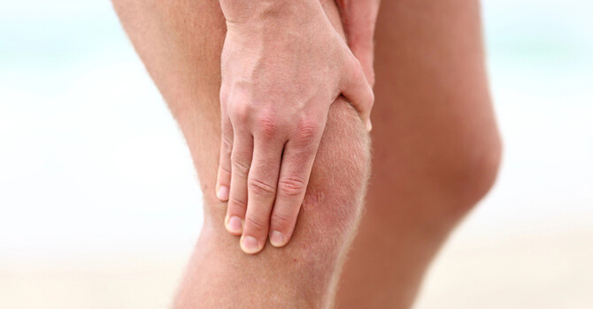 Common Reasons for Knee Pain & Natural Methods to Treat It  image